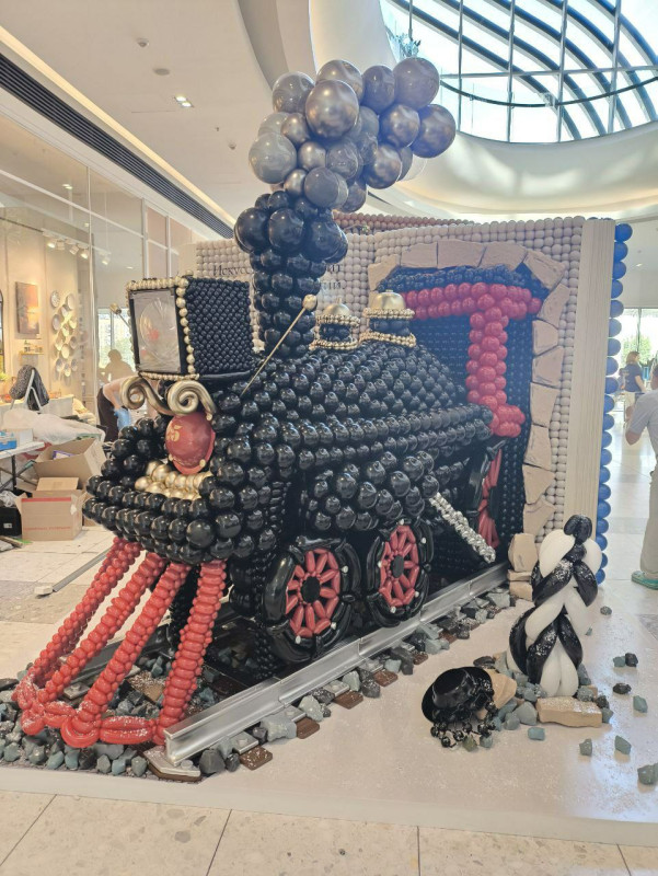 Паровоз из шаров